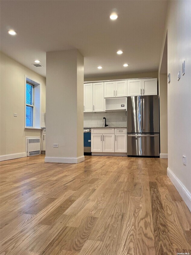 Primary Photo - 28 Tulip Ave