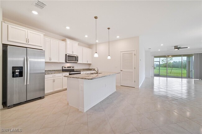 Foto del edificio - 4466 Dutchess Park Rd