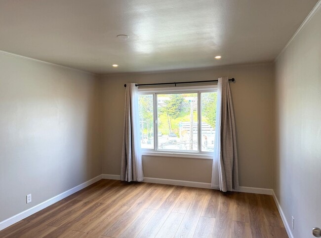 Building Photo - TOTAL REMODEL LARGE BRIGHT 1800sf 3BR/2BA/2GR Cayuga Terrace Home  AVAILABLE NOW