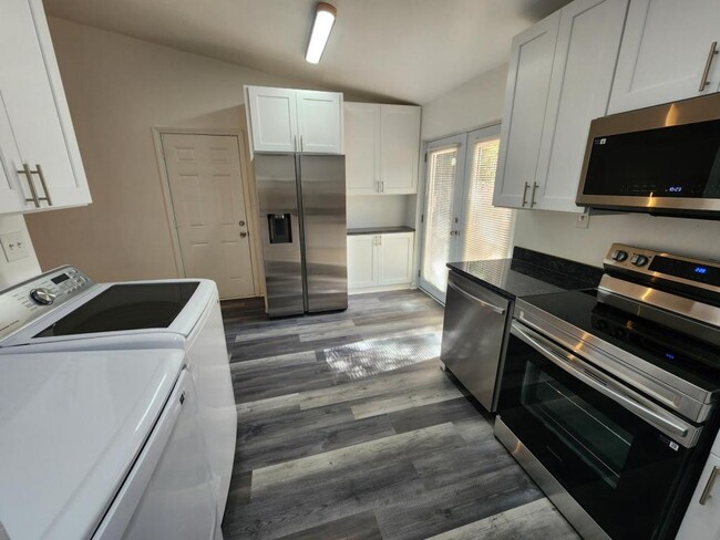 Building Photo - 3521 Jackson Dr