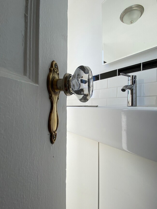 Building Photo - 1815 S 5th St