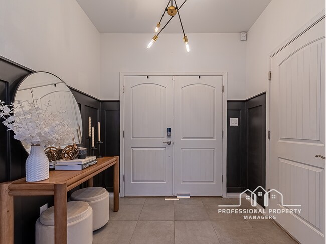 Foto del edificio - “Modern 4-Bedroom, 2-Bathroom Solar Home in El Rancho”