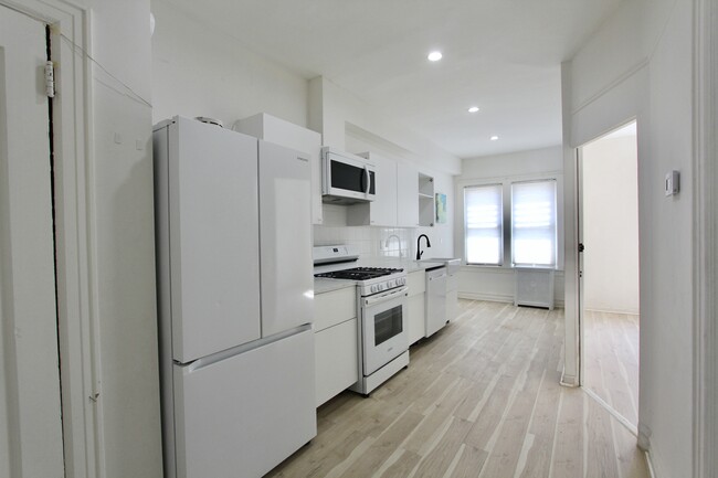 Foto del edificio - 39-36-36 Skillman Ave