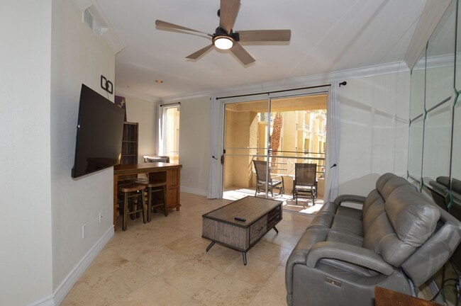 Building Photo - Beautiful and Bright Furnished, 1 Bd / 1 Ba  Condo w/ Pool View