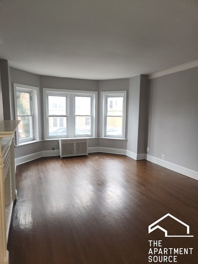 Building Photo - 10 Adams St