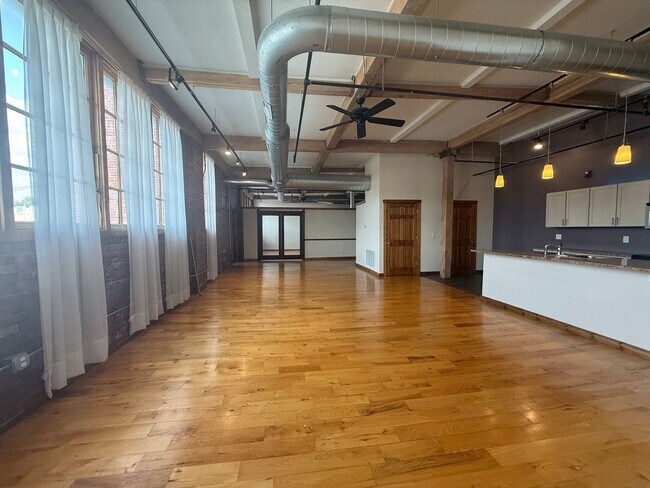 Foto del edificio - 601 N National Ave
