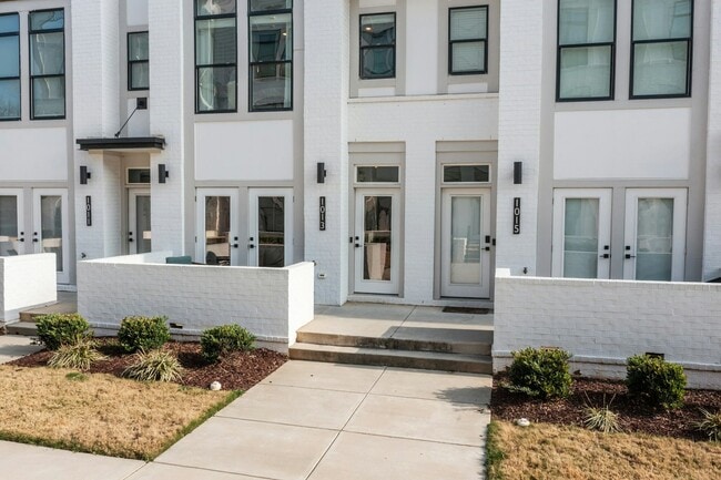 Building Photo - 1013 Wesley Terrace Ave