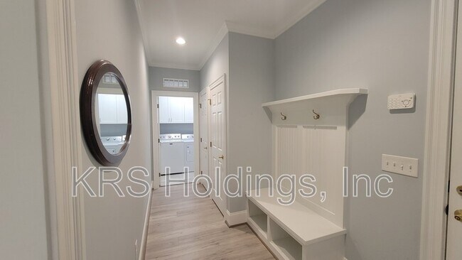 Foto del edificio - 137 Forest Green Dr