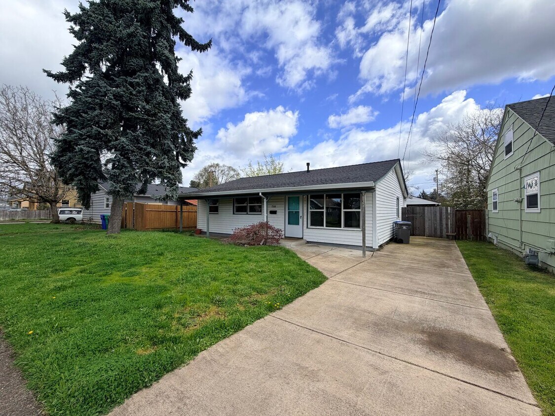 Darling Updated 3 Bedroom Ranch Located a Block from Glenwood City Park and Just a few Blocks fro... - Darling Updated 3 Bedroom Ranch Located a Block from Glenwood City Park and Just a few Blocks fro...