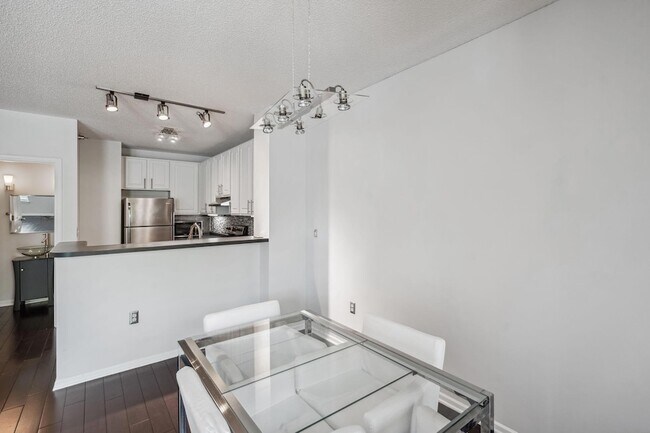 Foto del edificio - 675 N 1st St