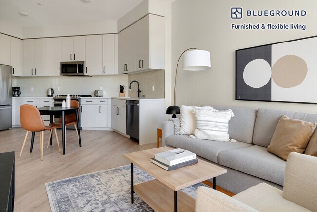 Building Photo - 555 E Evelyn Ave