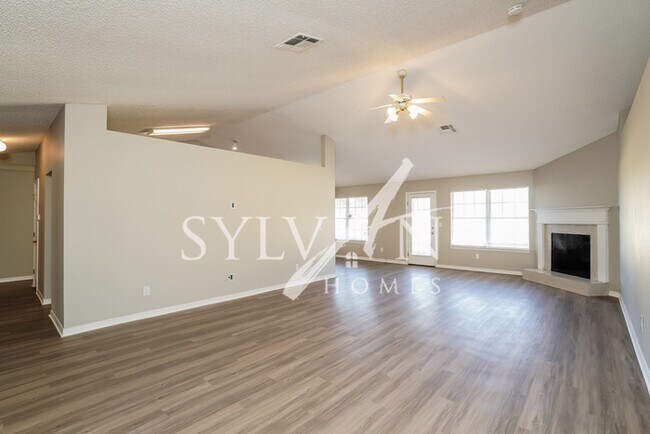 Building Photo - The living is easy in this 4 bedroom, 2 ba...