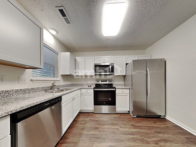 Building Photo - 2210 Sawmill Trace Ln
