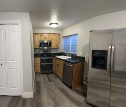 Building Photo - 911 Andes Dr