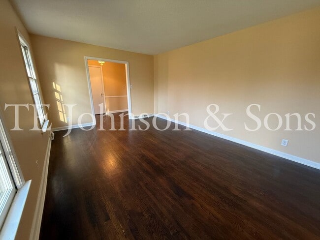 Building Photo - Spacious 4BR Home with Finished Basement, Screened Porch & Garage in Winston-Salem