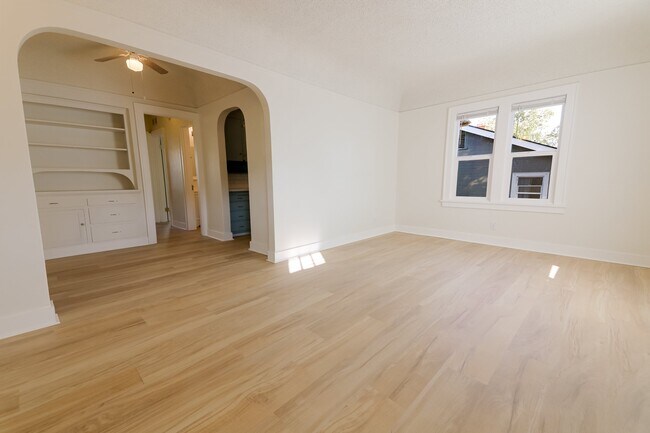 Foto del edificio - 329 N 3rd St