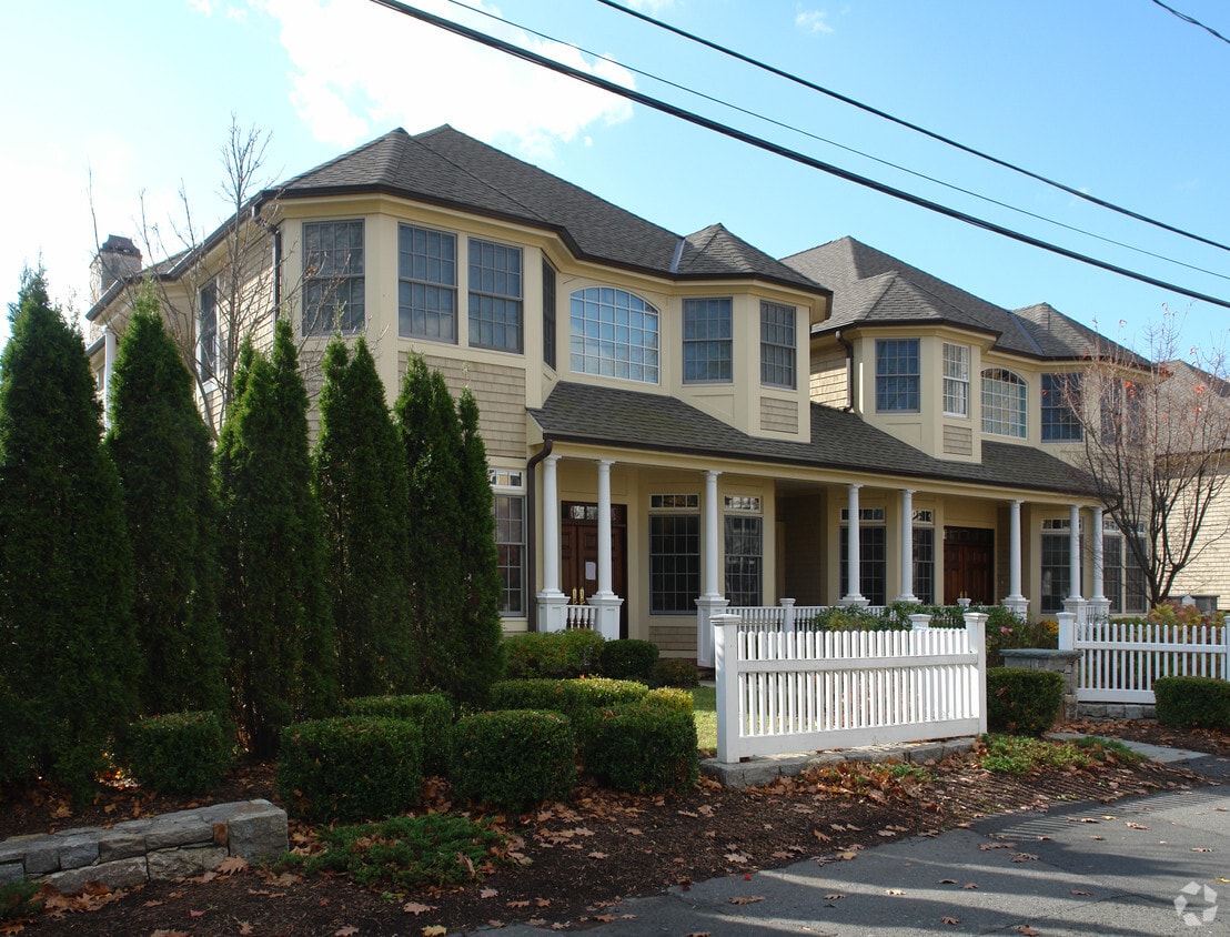Building Photo - 2 Idar Ct