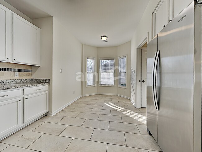 Building Photo - 8008 Willowglen Dr
