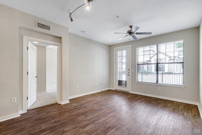 Building Photo - 7342 Oak Manor Dr