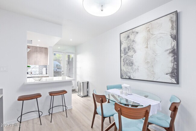 Foto del edificio - 1449 E Highland Ave