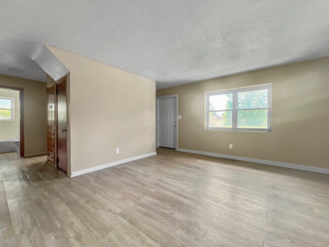 Building Photo - Charming 4 beds 1 bath in Akron!