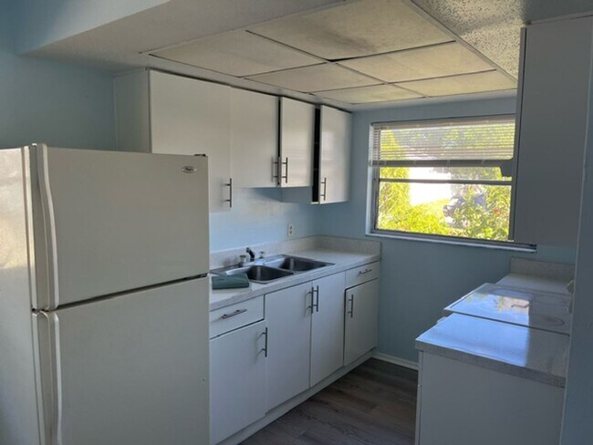 Foto del edificio - 2 bed room one bath duplex - Move in Special