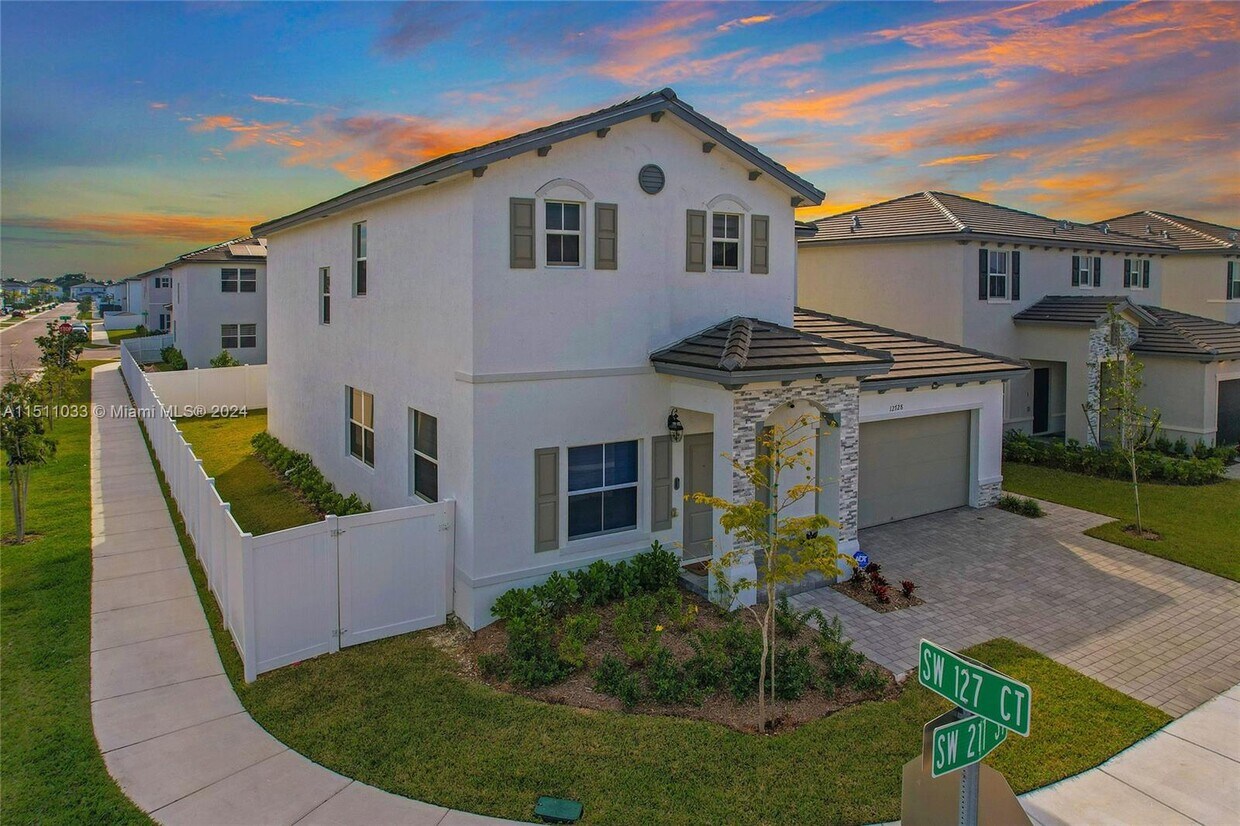 Foto principal - 12729 SW 211th St