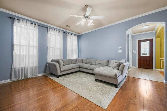 Building Photo - Beautiful Villa Home in Great Lewisville N...