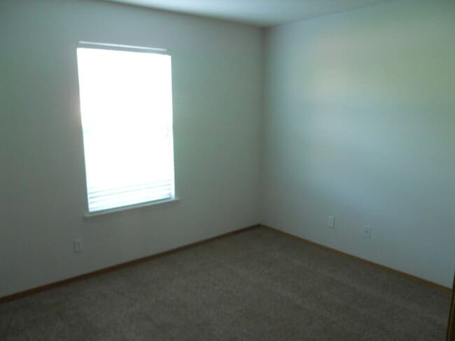 Building Photo - 2300 Ranch Way