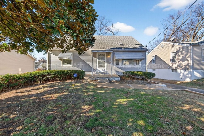 Building Photo - 6029 Evergreen Blvd