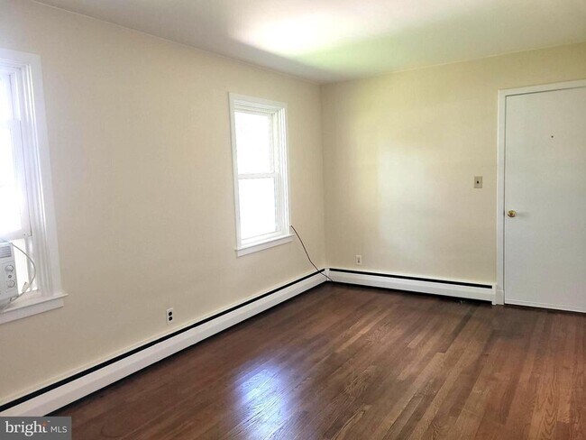 Foto del edificio - 2747 Cedarhurst Rd