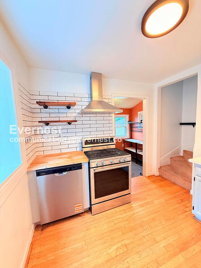 Foto del edificio - 1557 Leroy St