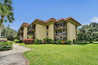 Building Photo - 200 Jacaranda Country Club Dr
