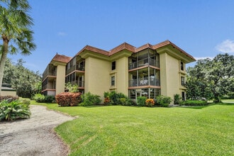 Building Photo - 200 Jacaranda Country Club Dr