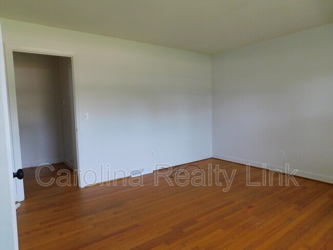 Foto del edificio - 6119 Tuckaseegee Rd