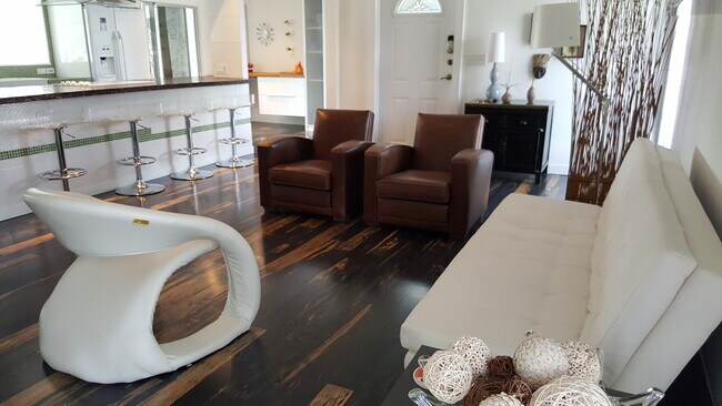 Foto del edificio - 7108 NW 66th St