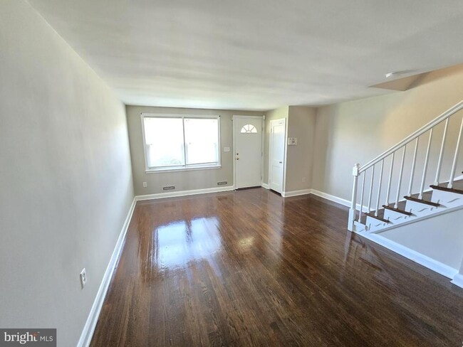Building Photo - 4733 Homesdale Ave