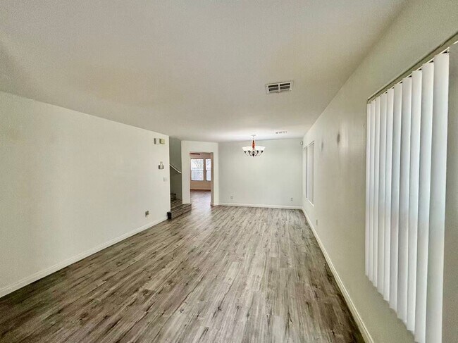 Foto del edificio - Welcome to this charming 4 bedroom, 2.5 bathroom home.