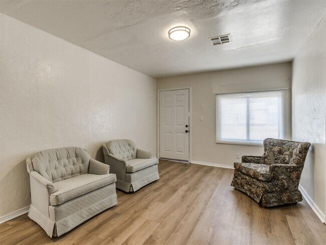 Foto del edificio - 6114 Jacks Ave