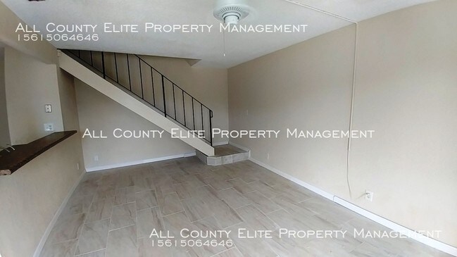 Building Photo - Just remodeled 2/1 condo
