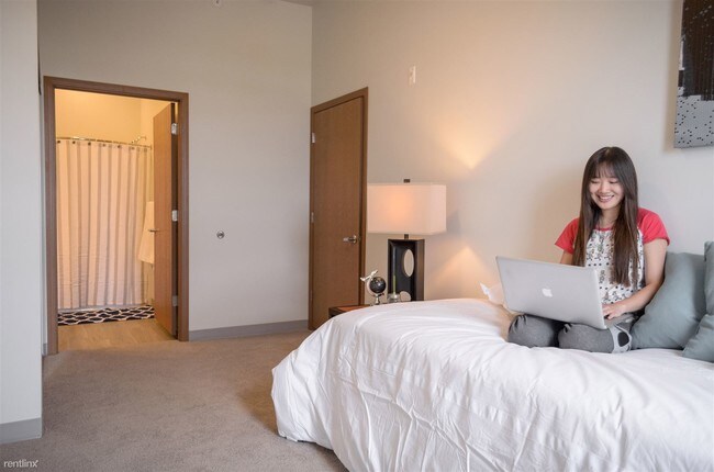 Foto del edificio - 1040 Trowbridge Rd