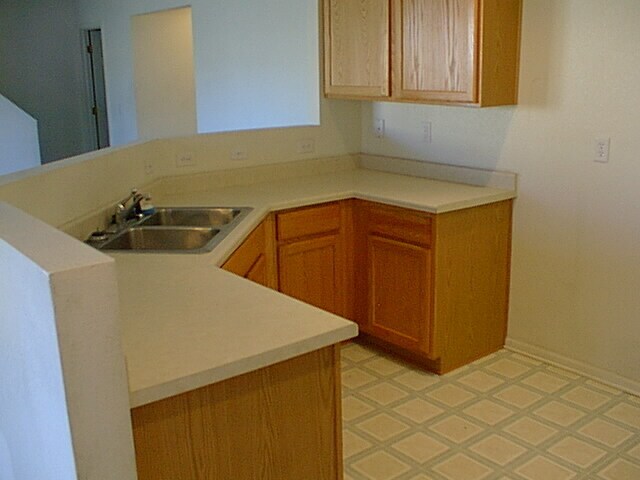 Building Photo - Spacious Two Story Home