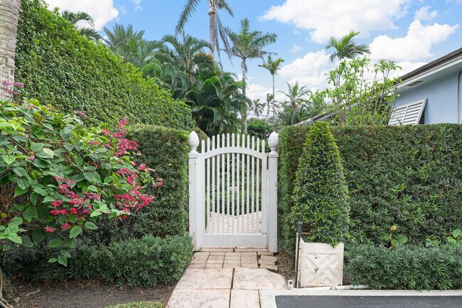 Foto del edificio - 216 Jamaica Ln