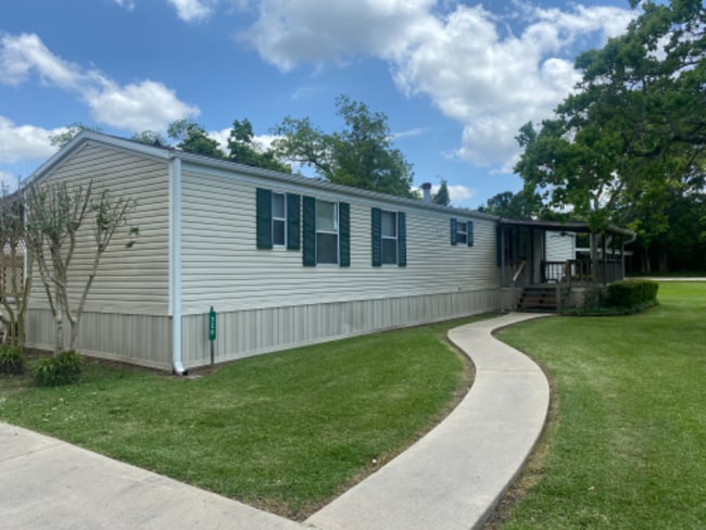 Building Photo - 320 Stewart St