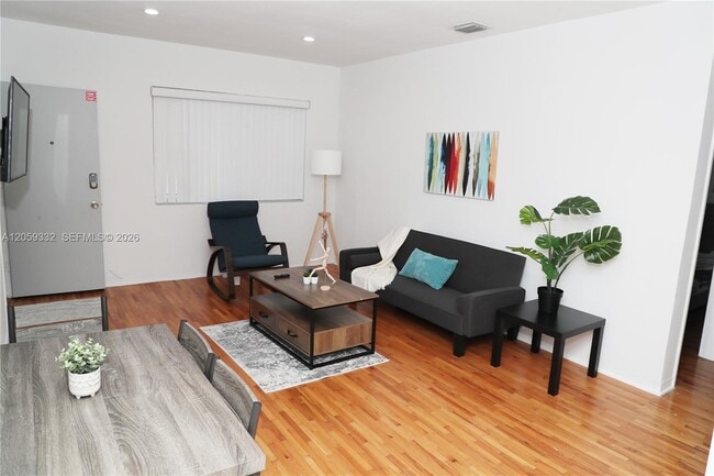 Building Photo - 215 Antilla Ave