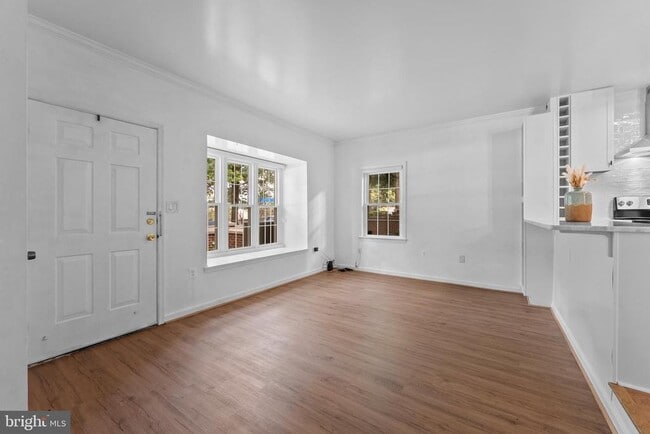Building Photo - 2504 Fairfax Dr