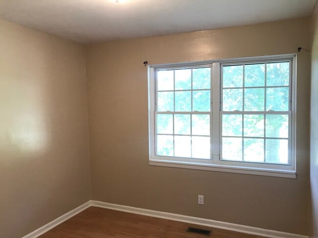 Building Photo - 330 Monte Vista Rd