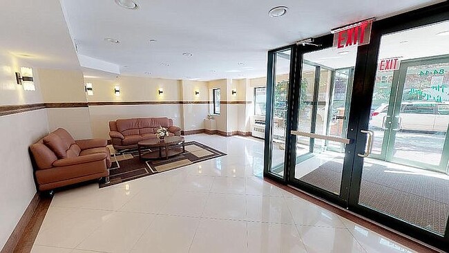 Foto del edificio - 84-14 143rd St