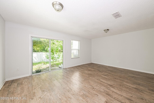 Building Photo - 548 Eiseman Wy
