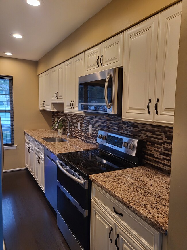 Kitchen - 22 Allison Pl